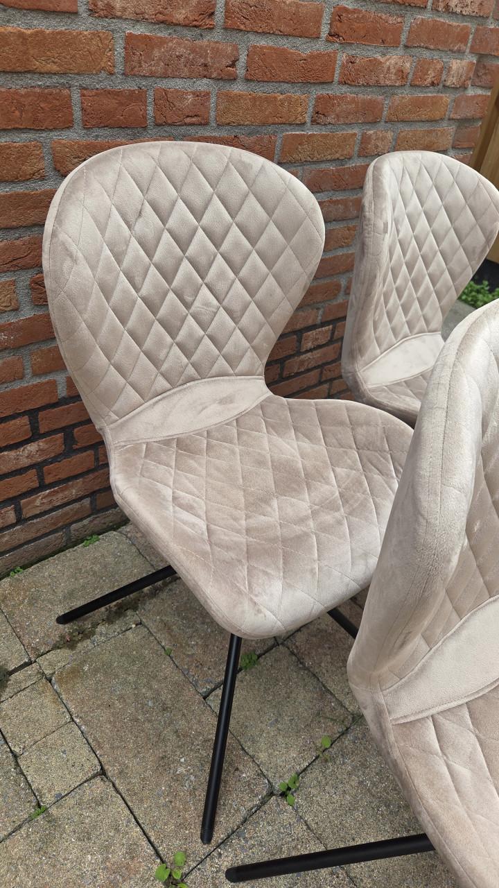 4 nette  eettafel stoelen