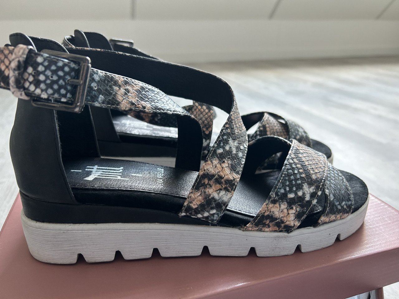 Sandalen maat 39, nieuw