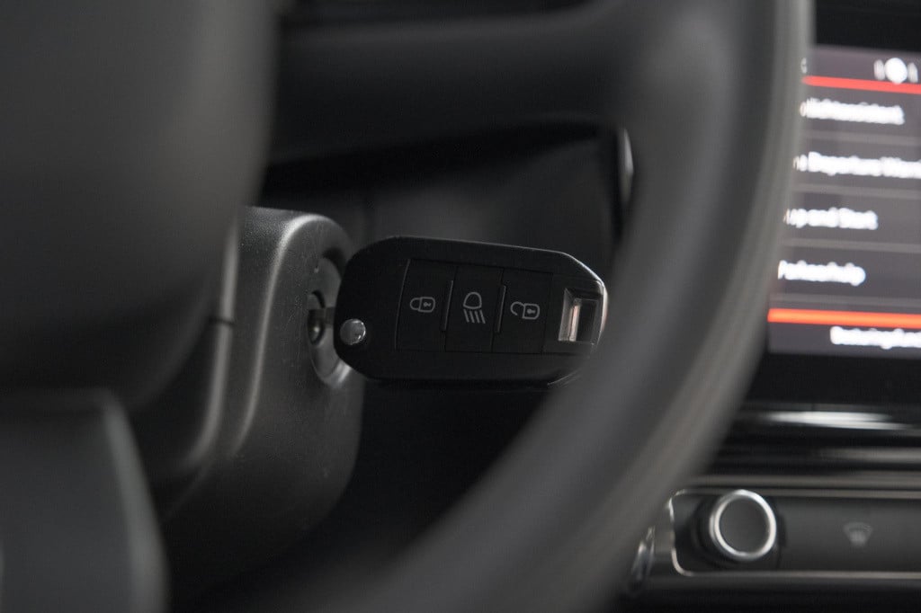 Citroen C3 puretech 82 c-series | parkeersensoren | navigatie | climate con