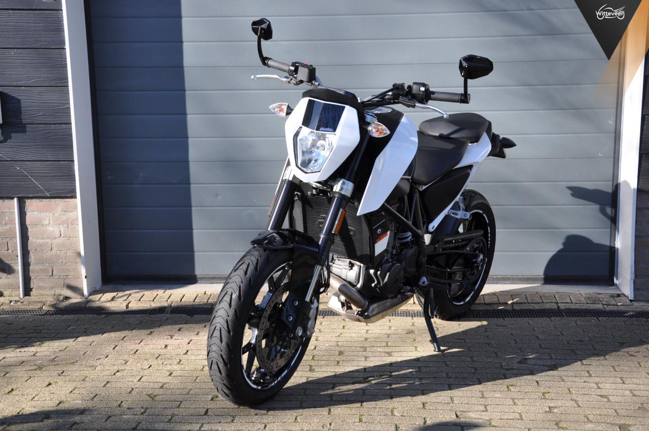KTM 690 Duke Als nieuw, 12000 km!