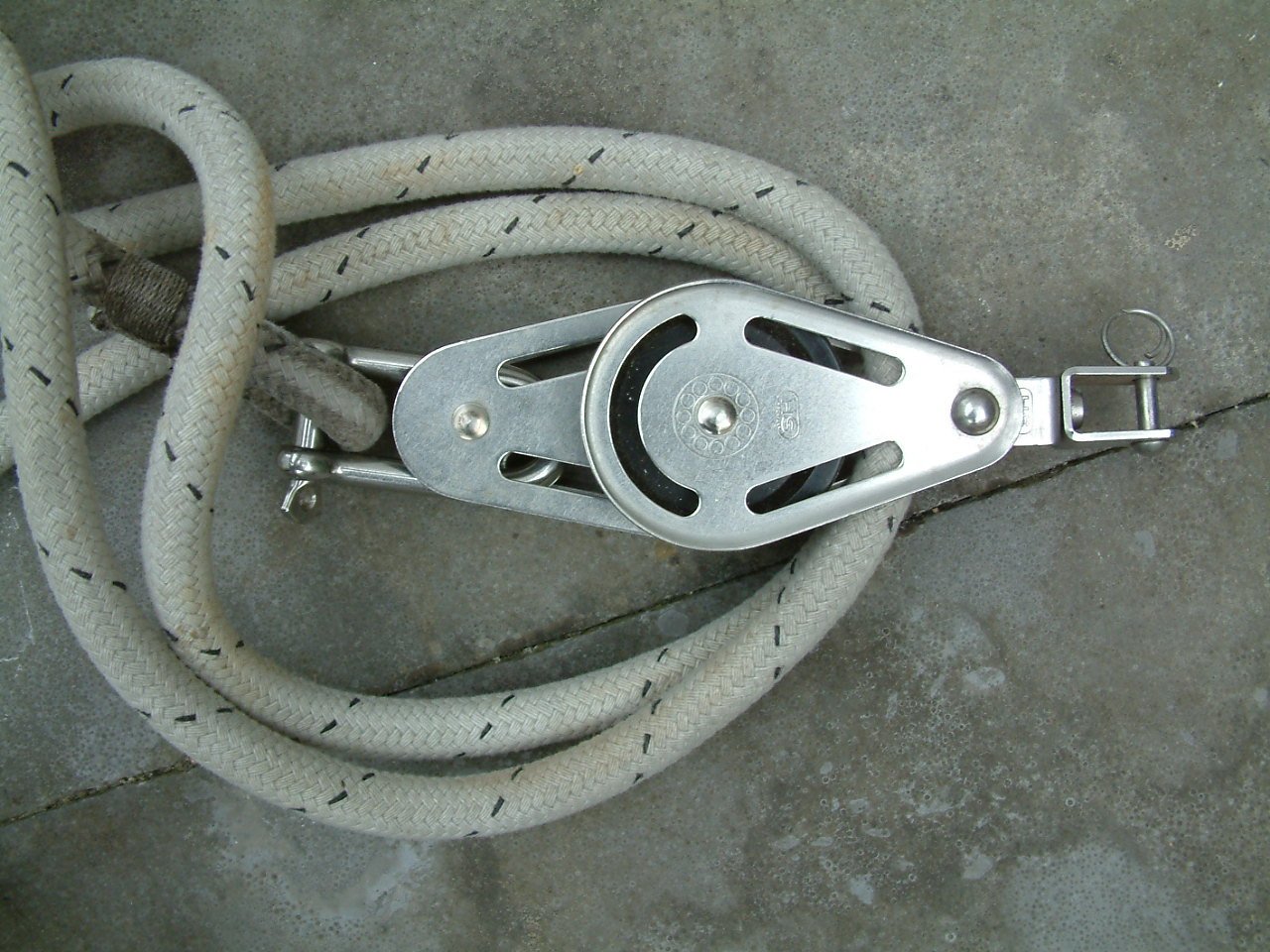 Schoot 16 meter 12 mm met katrollen 3 schijfs en rvs 2 schijfs met hondsvot