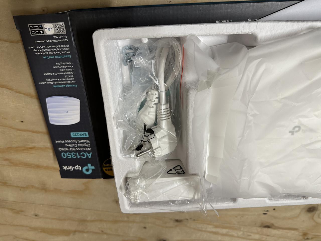 TP-Link EAP-225 access point