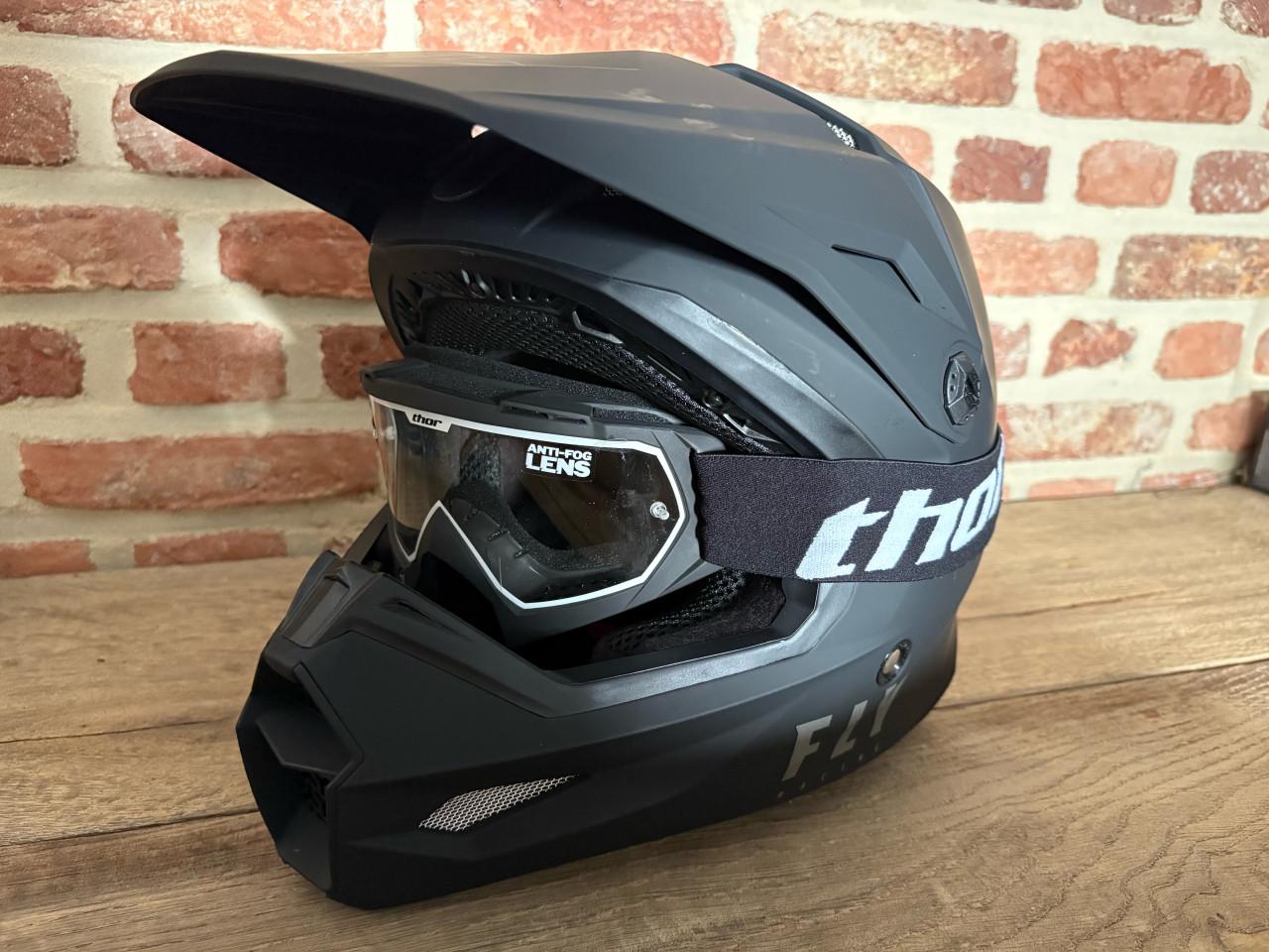 Nieuw: Fly racing kinderhelm met bril maat 52-53