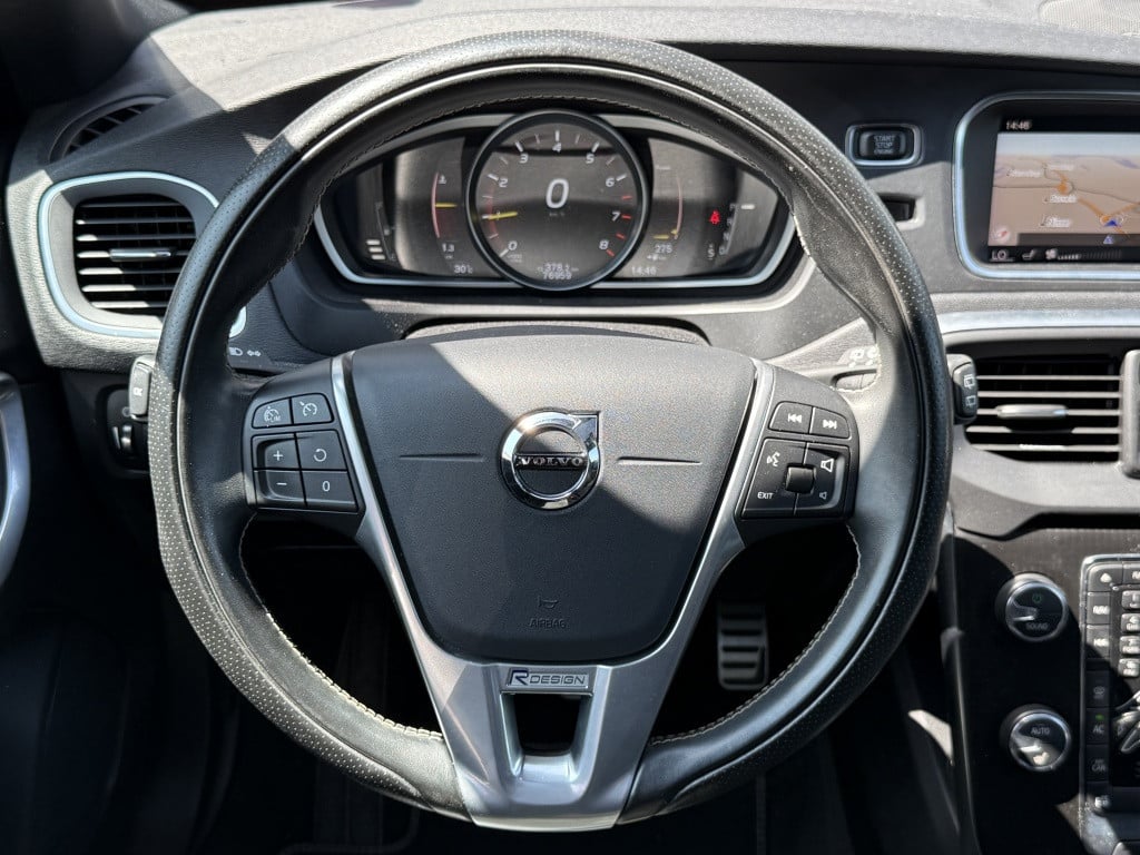 Volvo V40 t3 153pk aut6 polar+ sport| panodak| camera| h&k sound| trekhaak