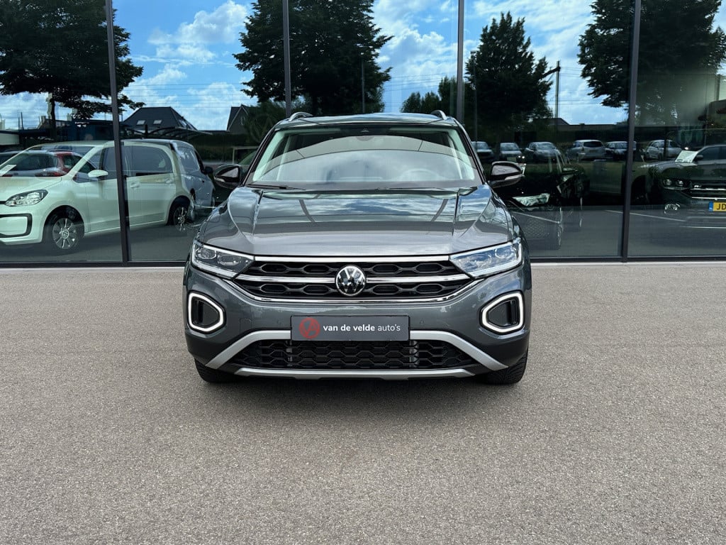 Volkswagen T-roc 1.5 tsi 150pk dsg style | trekhaak | navi | iq light | ada