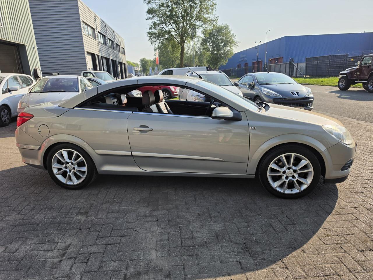 Opel Astra TwinTop 1.8 140PK Cabrio Coupe – 2008 – APK 02-10-2026 – €850,-