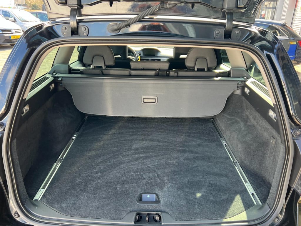 Volvo V70 1.6 d2 kinetic, trekhaak, navi, parkeersensoren enz...