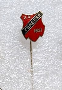 Emaille speldje van voetbalclub V.V. Yerseke