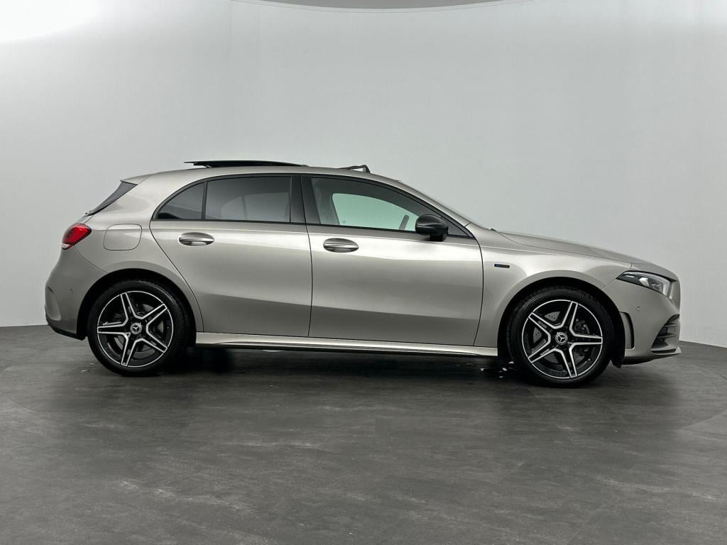 Mercedes-Benz A-Klasse 250 e amg line pano acc 360 leder