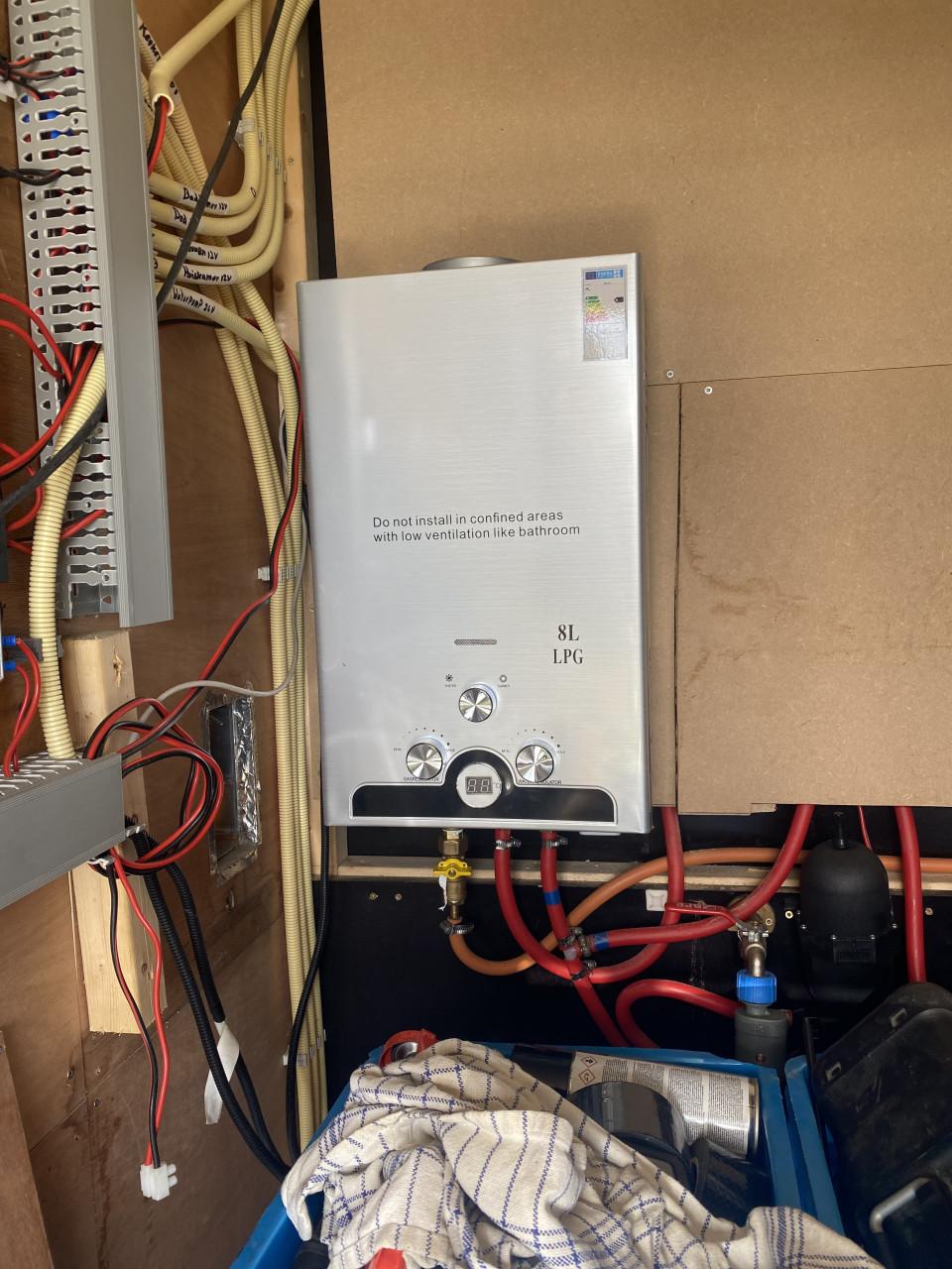 Iveco Camper Vrachtwagen 7,5 ton met 50CC scooter