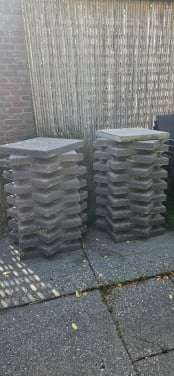 Gratis | Betontegels 32 stuks 50x50cm