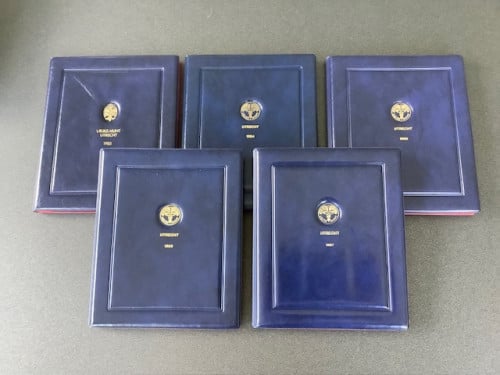 Nederland , Proofsets 1983 t/m 1987 met zilveren jaarpenning.