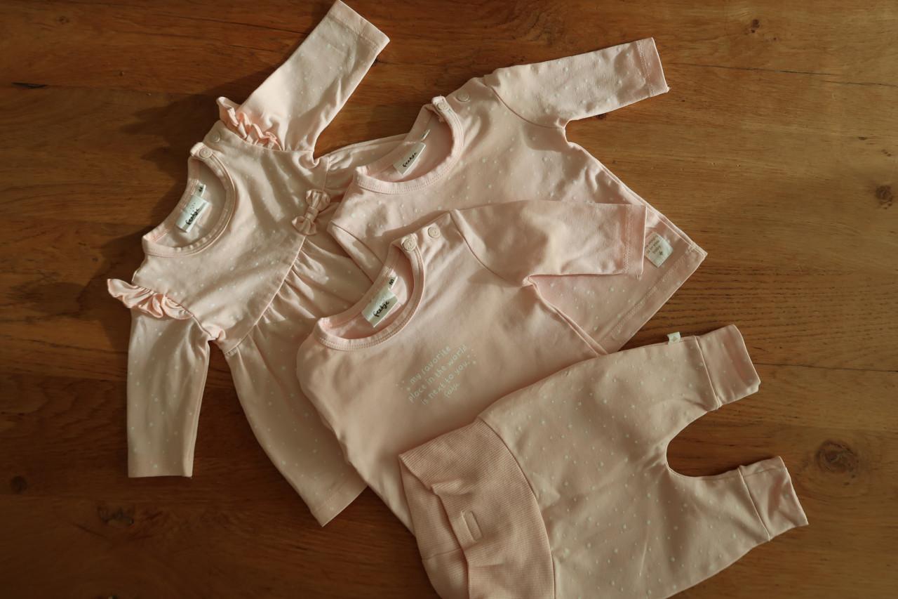 Jurkje, broekje en 2 truitjes van het merk Feetje maat 44/50 alles €5,00
