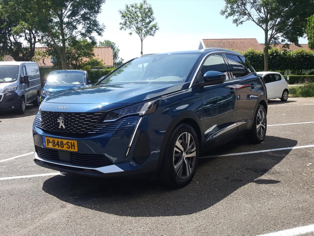 Peugeot 3008 1.6 plug-in hybrid 225pk blue lease allure eat8 automaat navig