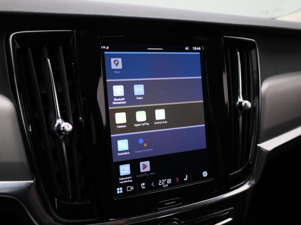 Volvo V90 2.0 b4 momentum business | automaat | navigatie | leder | apple c