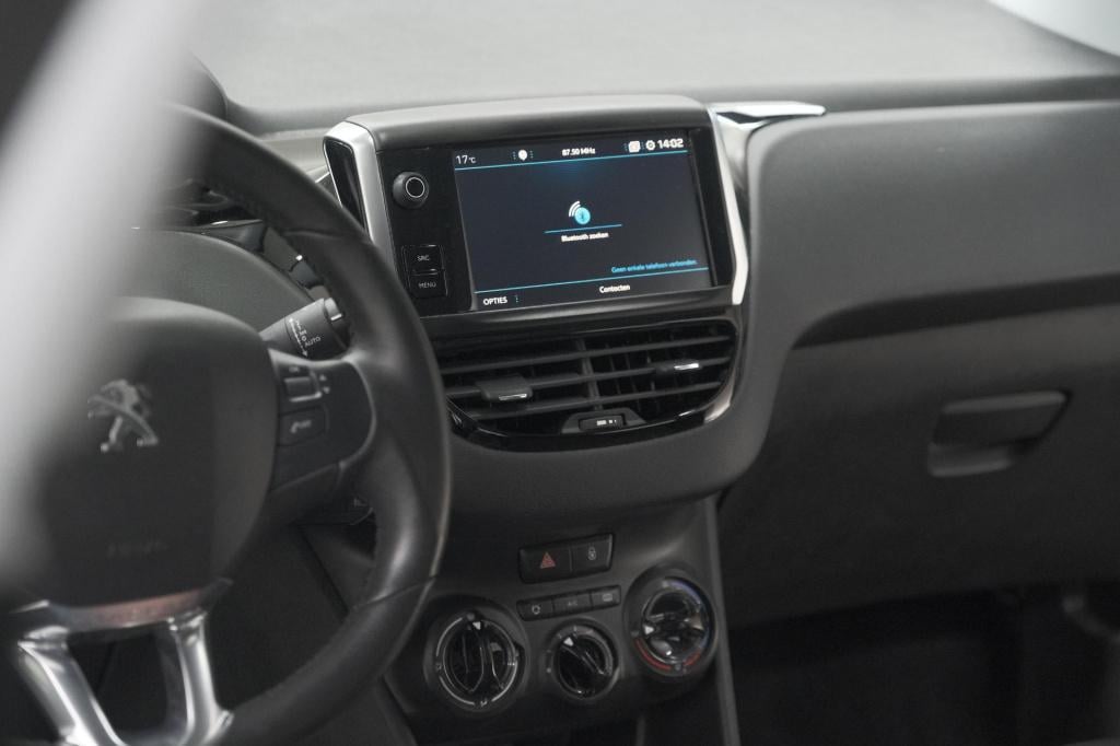 Peugeot 208 puretech 82 signature | allseason banden | navigatie | parkeers