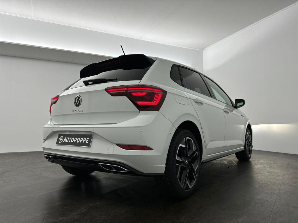 Volkswagen Polo r-line-edition 1.0 70 kw / 95 pk tsi hatchback 7 v