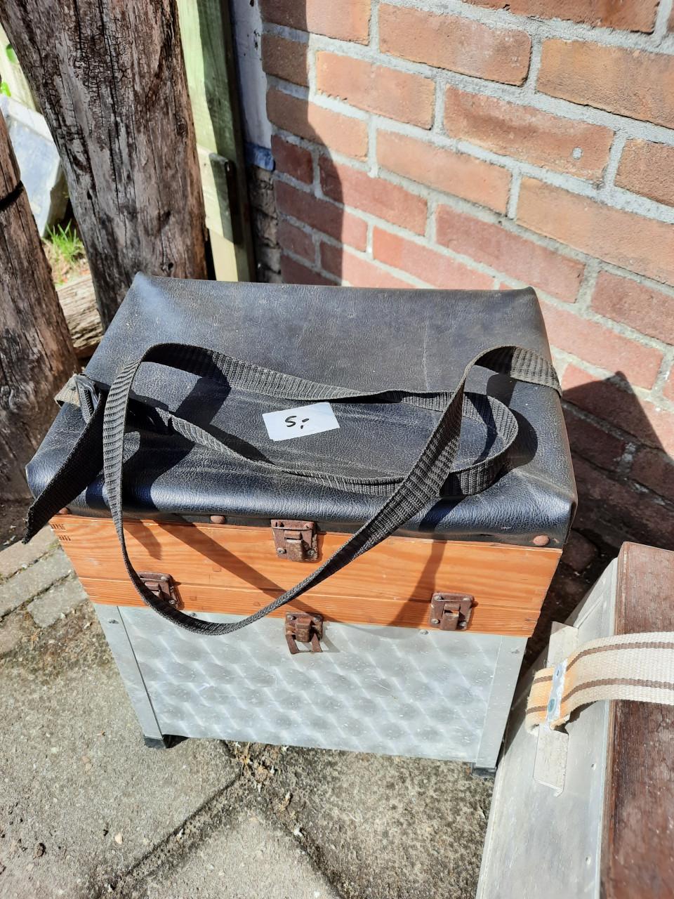 Partij hengels en molens strandhengel zeehengel boothengel karperhengel