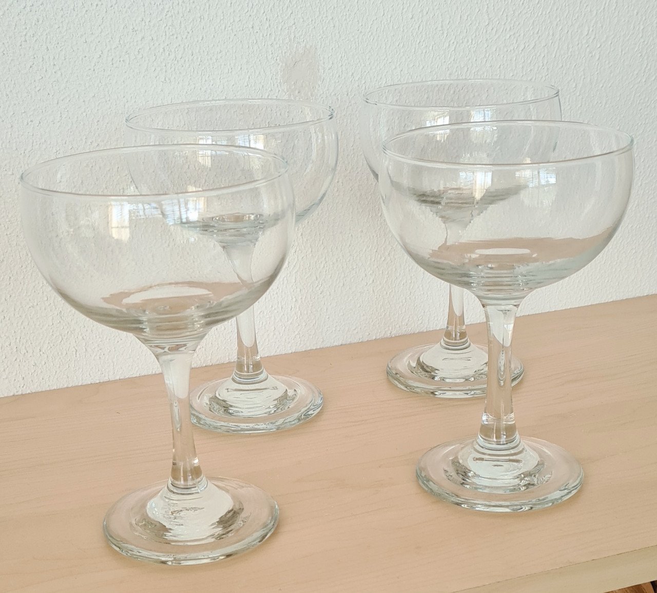4 glazen coupes voor ijs, voorgerecht, vruchtjes of cocktails