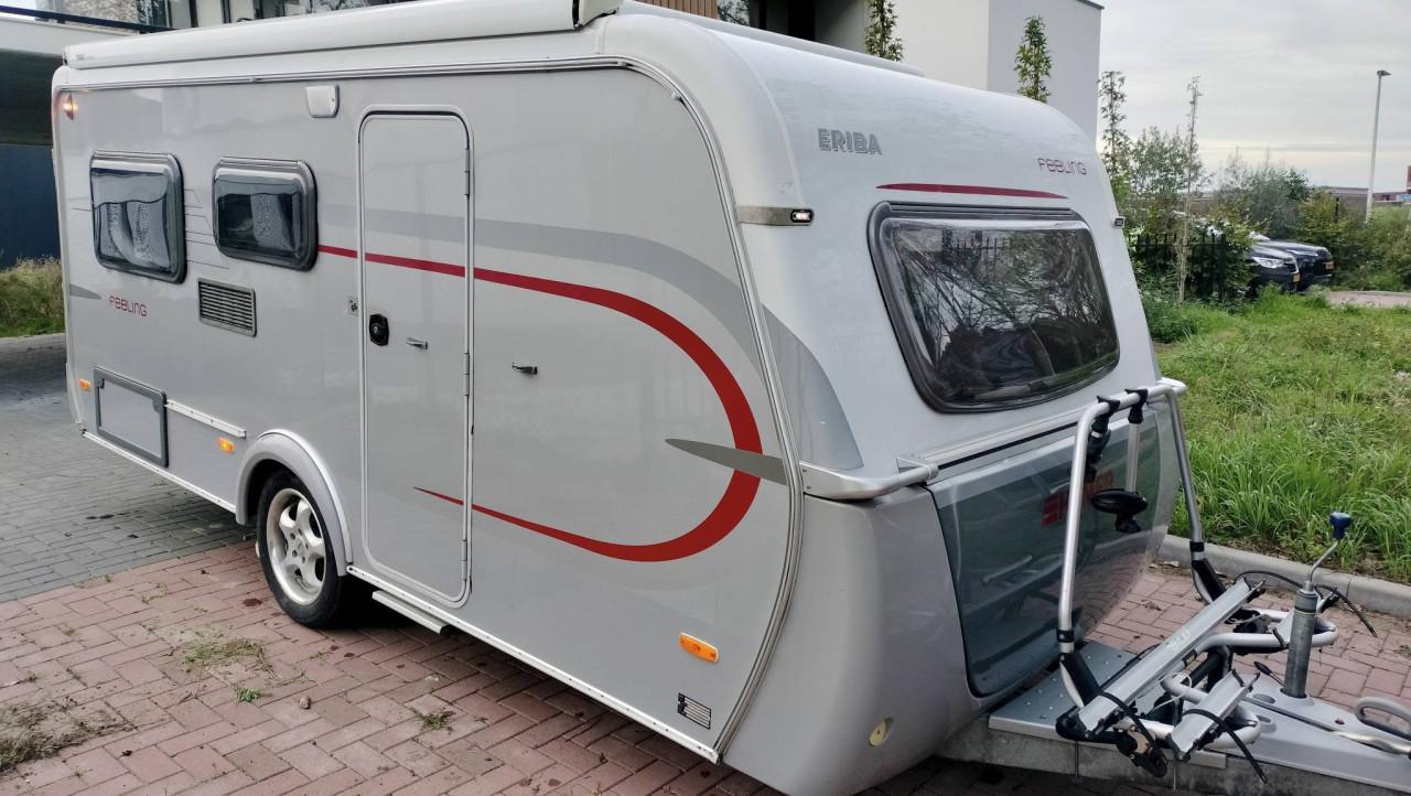 Eriba Feeling 430 met mover en cassetteluifel