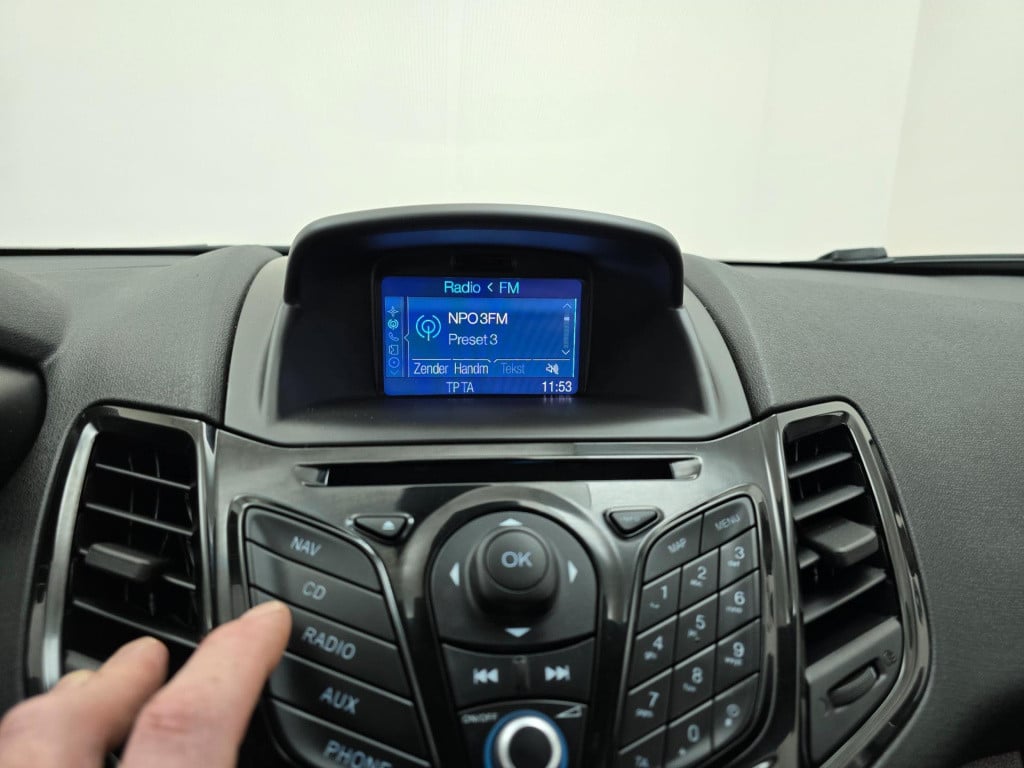 Ford Fiesta occasion titanium uitvoering met cruisecontrol en bluetooth | t