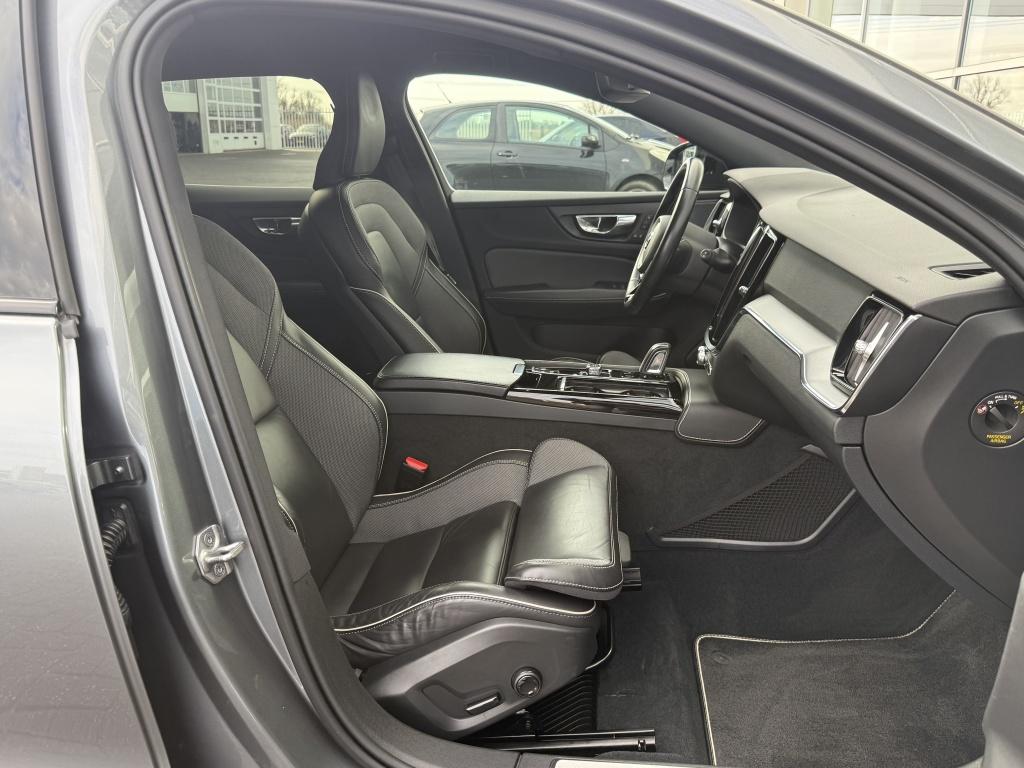 Volvo V60 t6 340pk recharge r-design| adap.cruise| camera| h&k sound| keyl