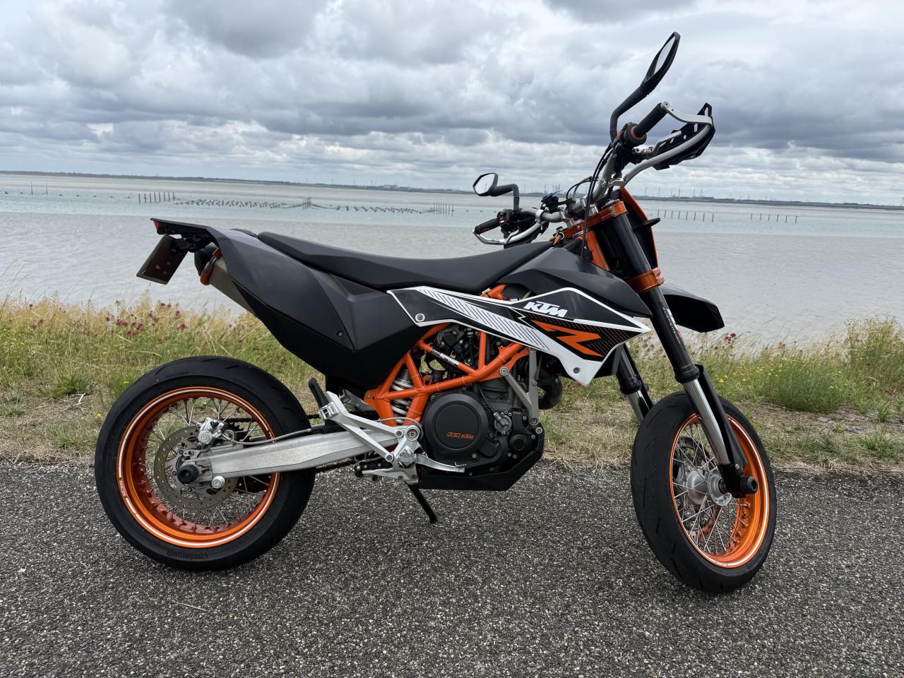 KTM 690 SMC R | 2013 | 23.587 km | Akrapovič | Zeer nette staat