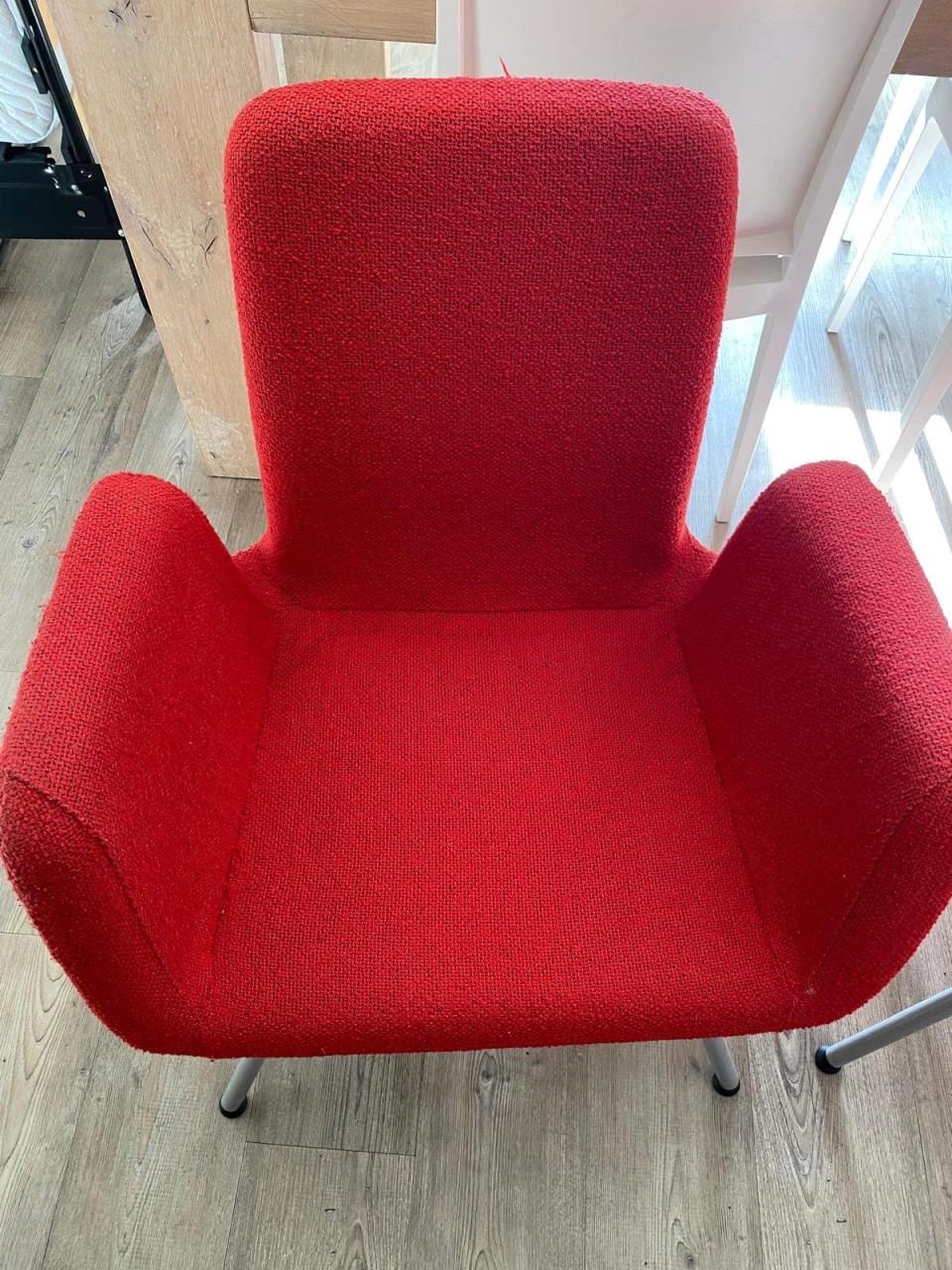 Stevige stoel, lekkere zit 6x moderne stoelen in rode bouclé