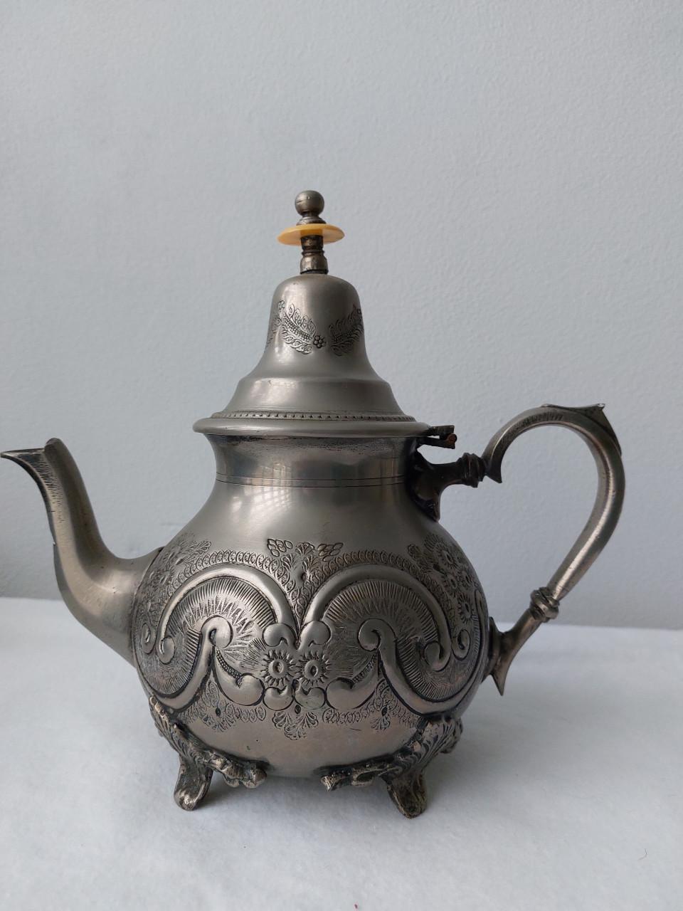 Marokkaanse Verzilverde theepotten.