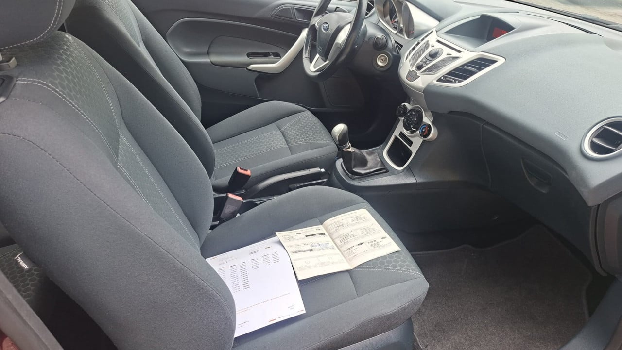 Ford  FIESTA 1.25 Titanium 3drs bj:2011 airco lm-velgen