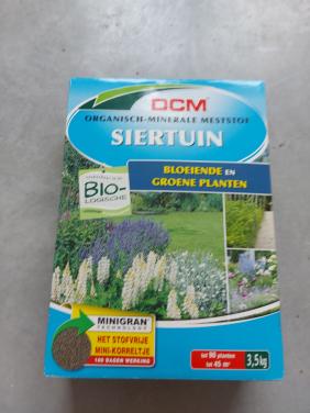 Bemesting voor bloeiende en groene planten