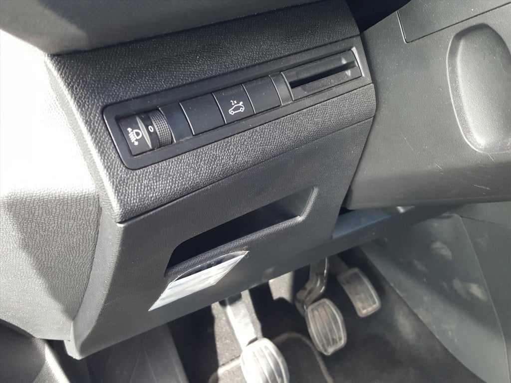 Peugeot 3008 1.2pt 130pk allure trekhaak | navi | apple carplay & android a