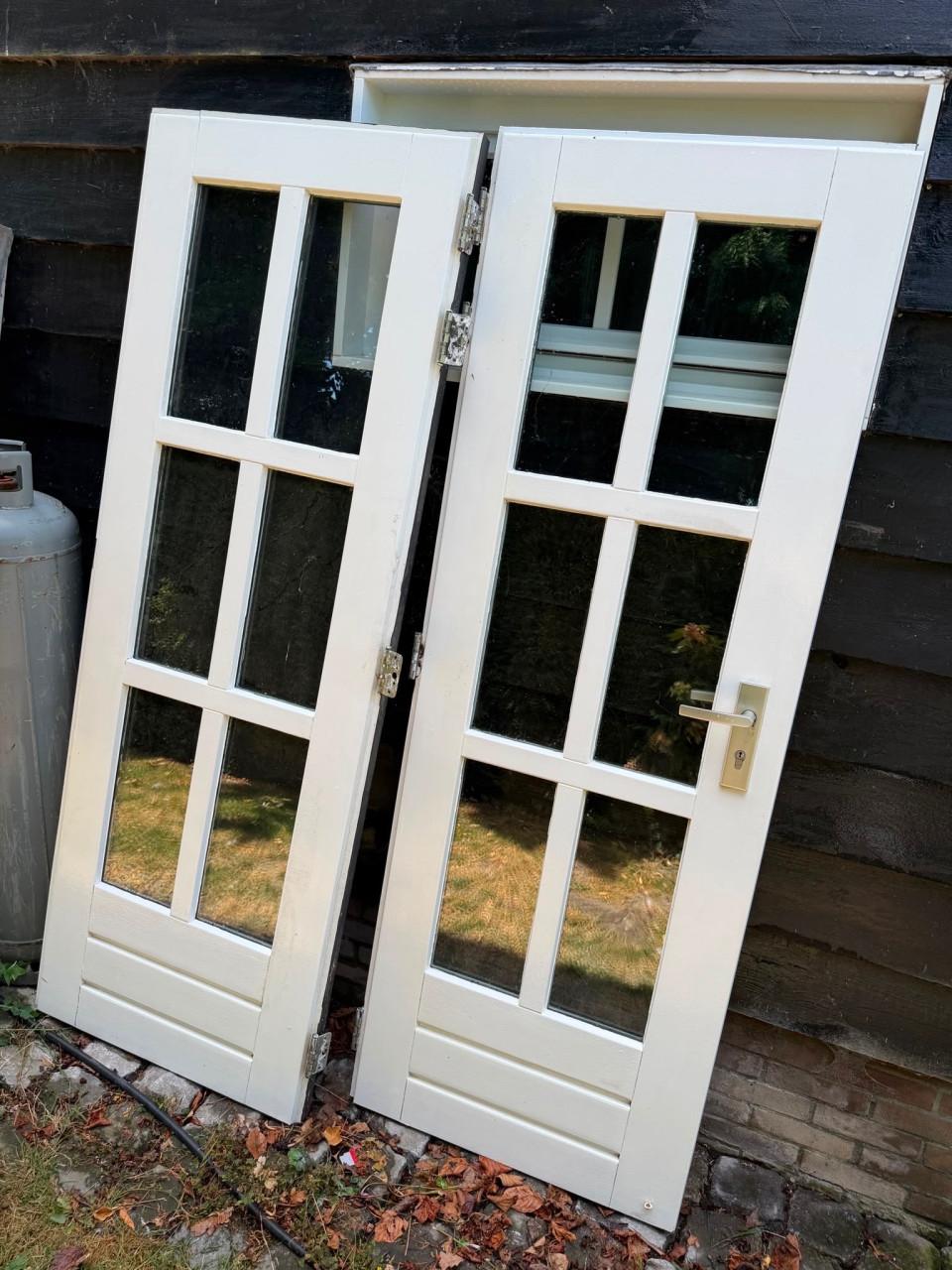 2 hardhouten tuindeuren met dubbel glas