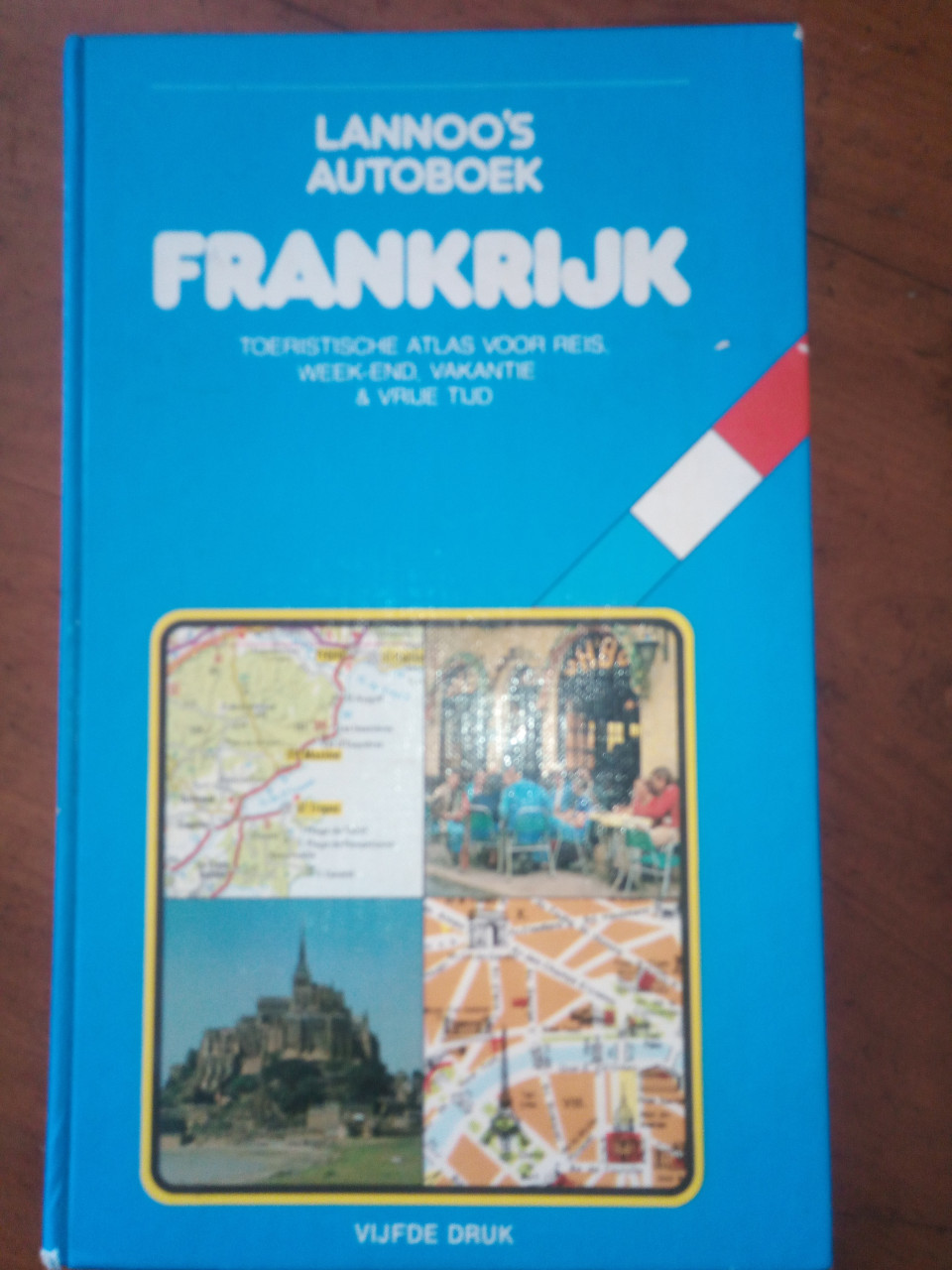 Aangeboden enkele reisboeken o.a.Frankrijk