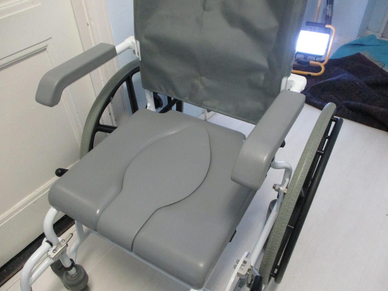 Te koop douche / po / rolstoel   3 in 1  (DRIVE)