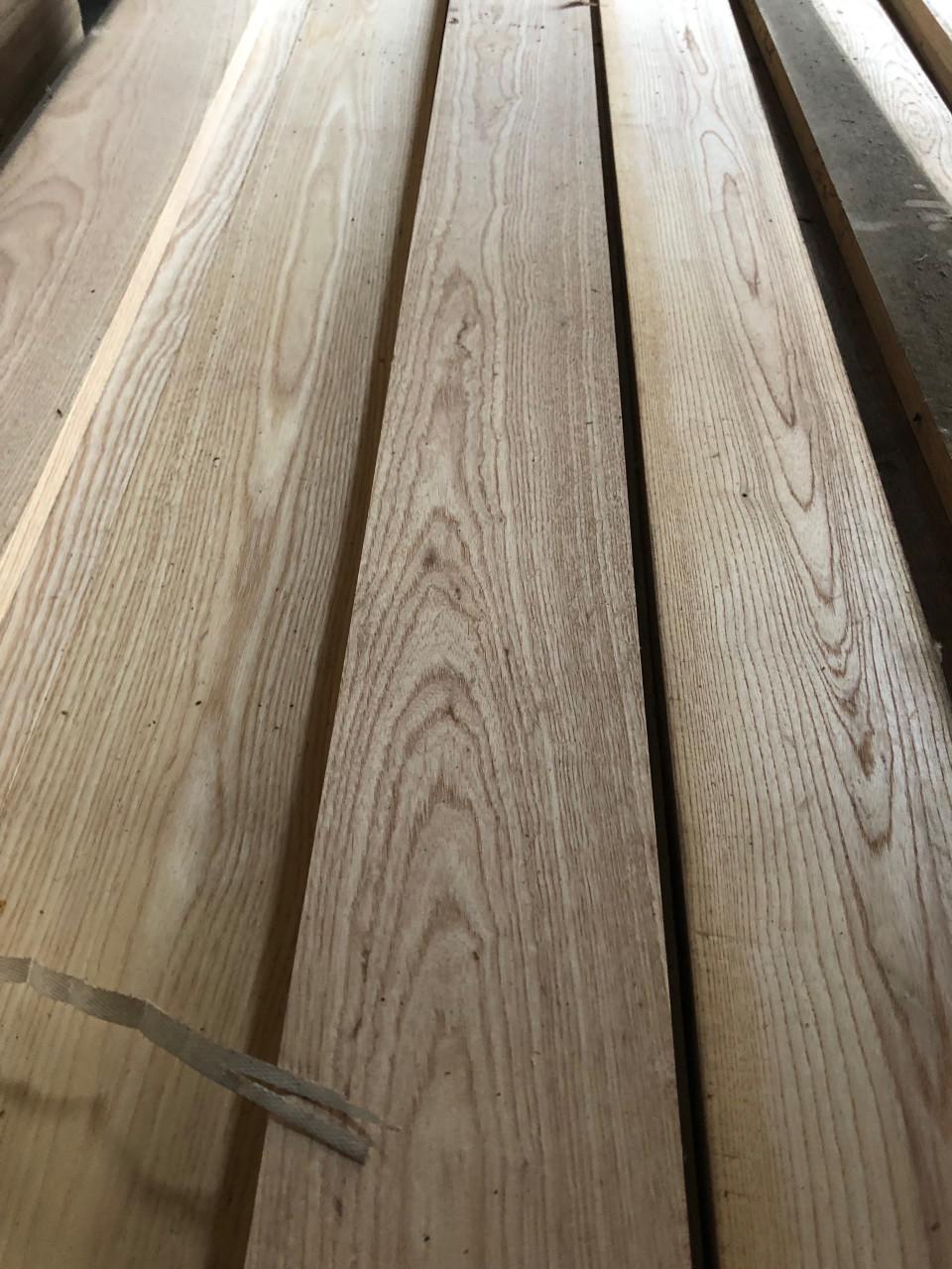 Essen meubelhout 3000 x 130 x 25 v 10 euro per stuk 20v160