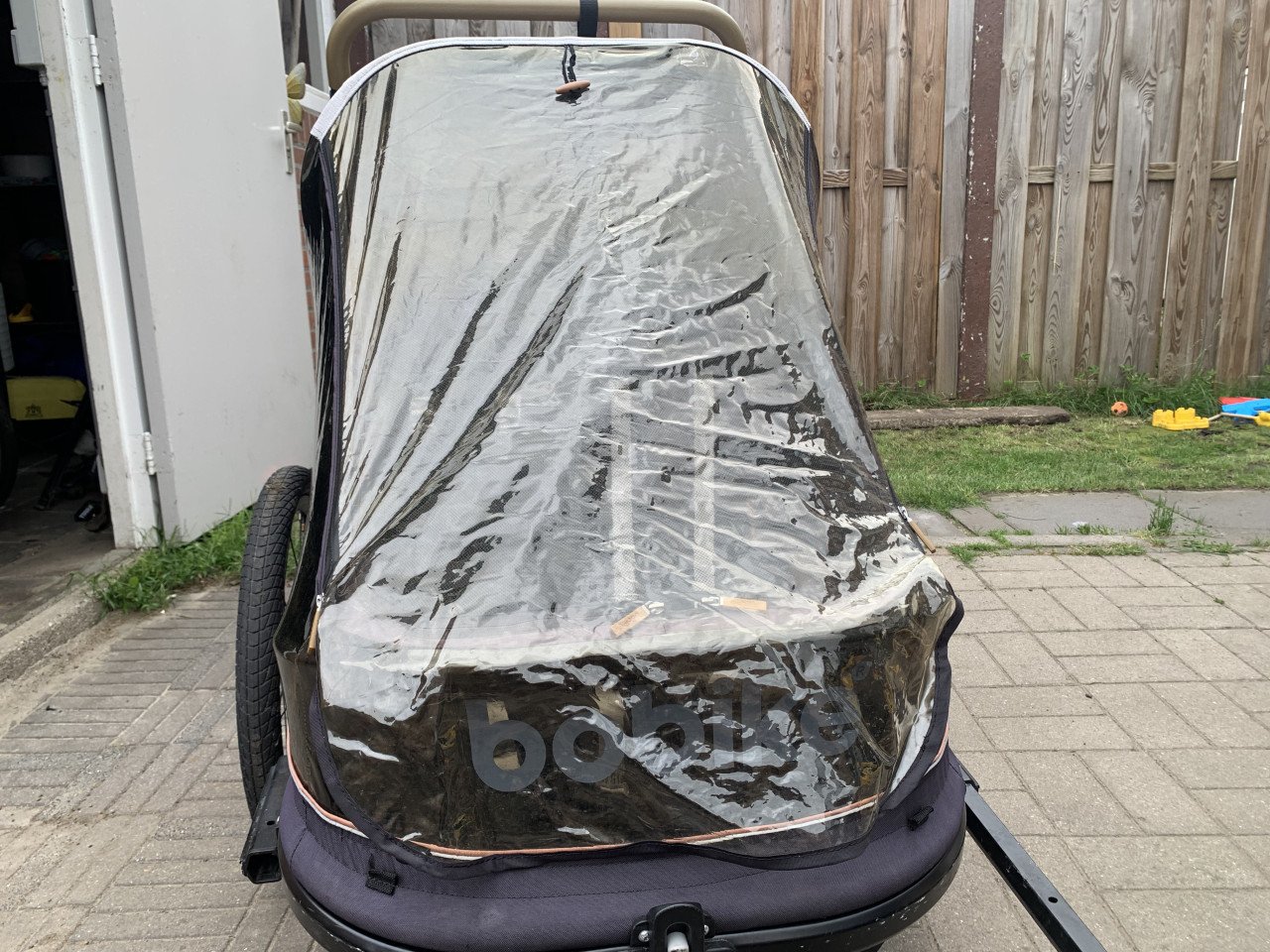 Bobike 2-in-1 fietskar en wandelwagen - zwart/bruin