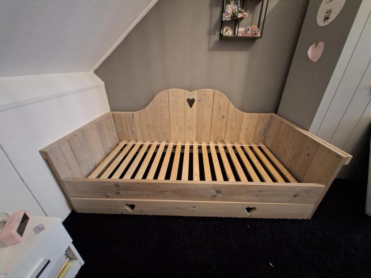 Steigerhout bed