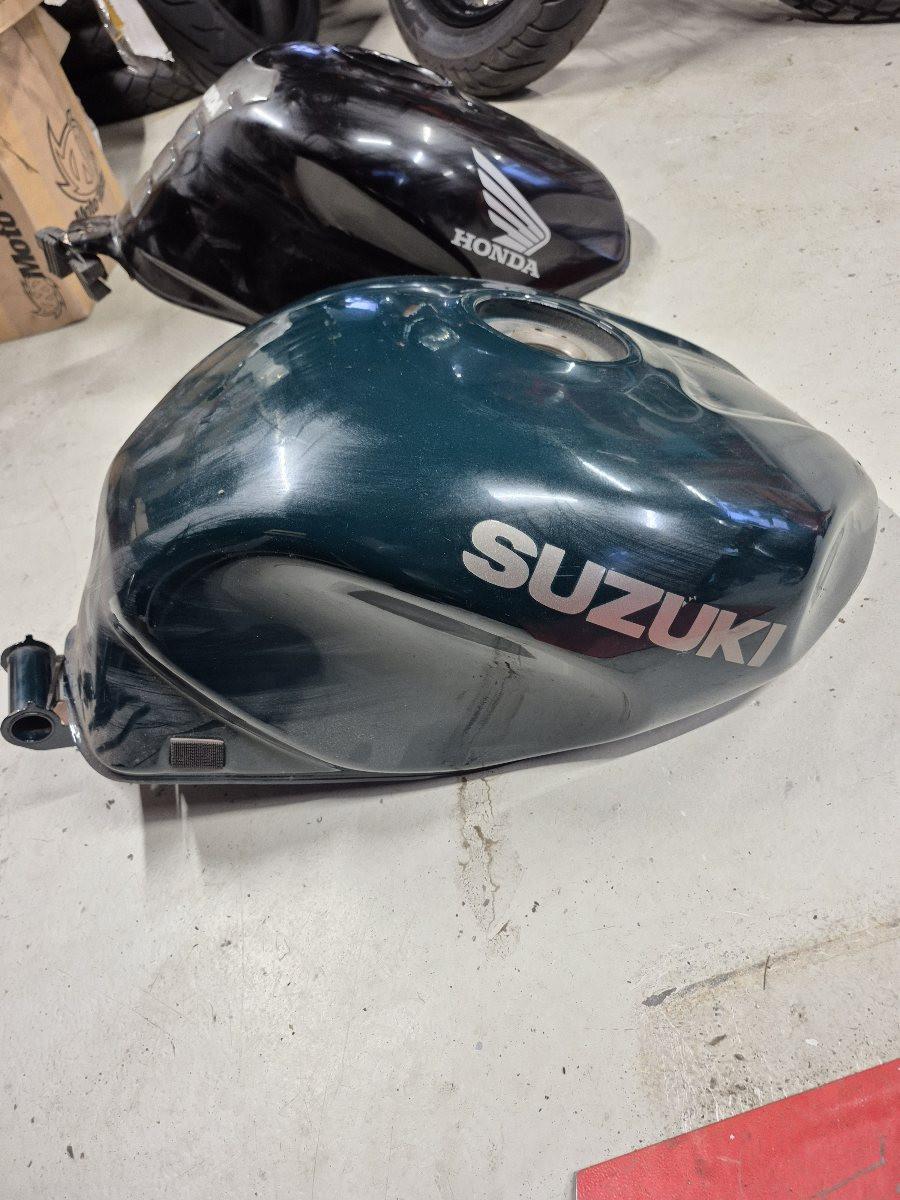 10.000 Nieuwe en gebruikte motor onderdelen