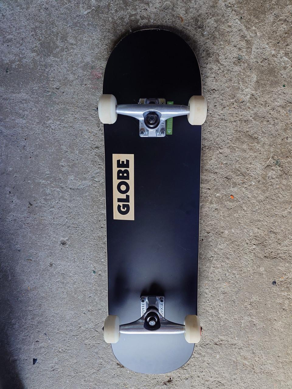 Skateboard Globe met beschermset Nijdam maat S