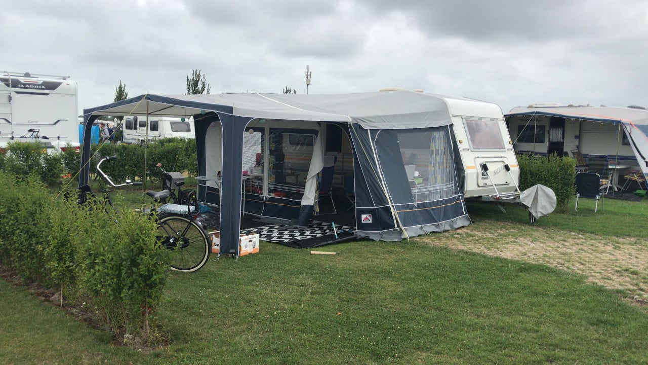 Knaus Südwind Comfortabele caravan stalling t/m mei 2026