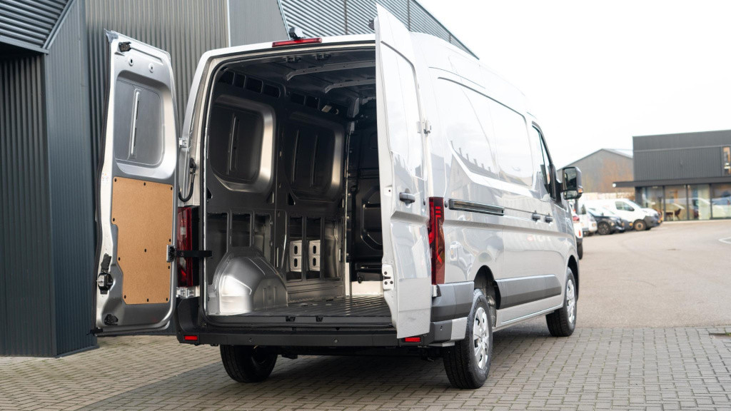 Renault Master t35 2.0 dci 150 l2h2 extra | nieuw model | camera | parkeers