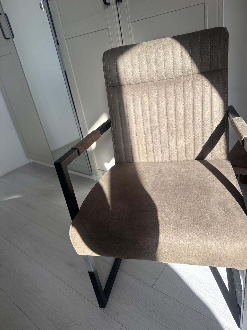 2 eettafel stoelen Pronto