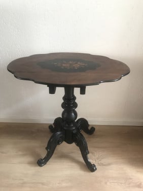 Antiek tafeltje