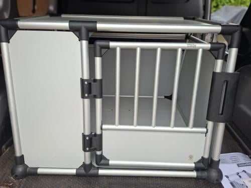 Grote auto bench. Trixie