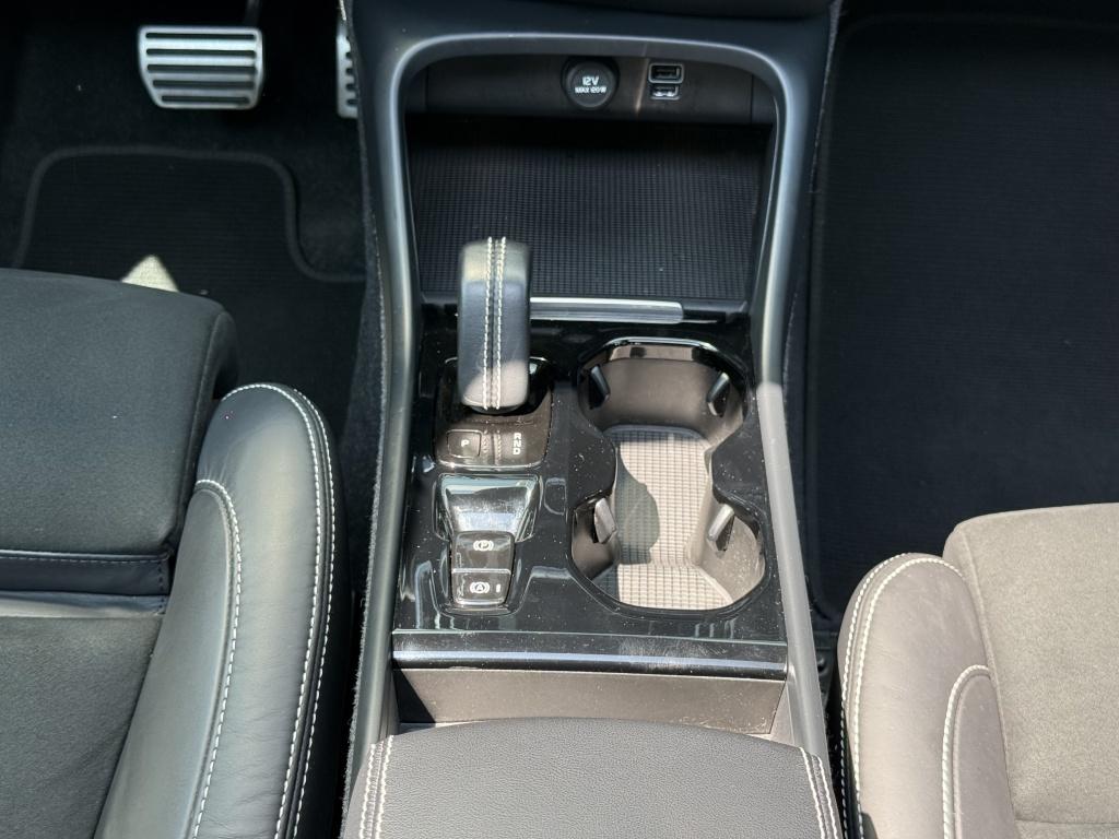 Volvo XC40 t5 262pk recharge ultimate dark |leder+ memory| camera| h&k soun