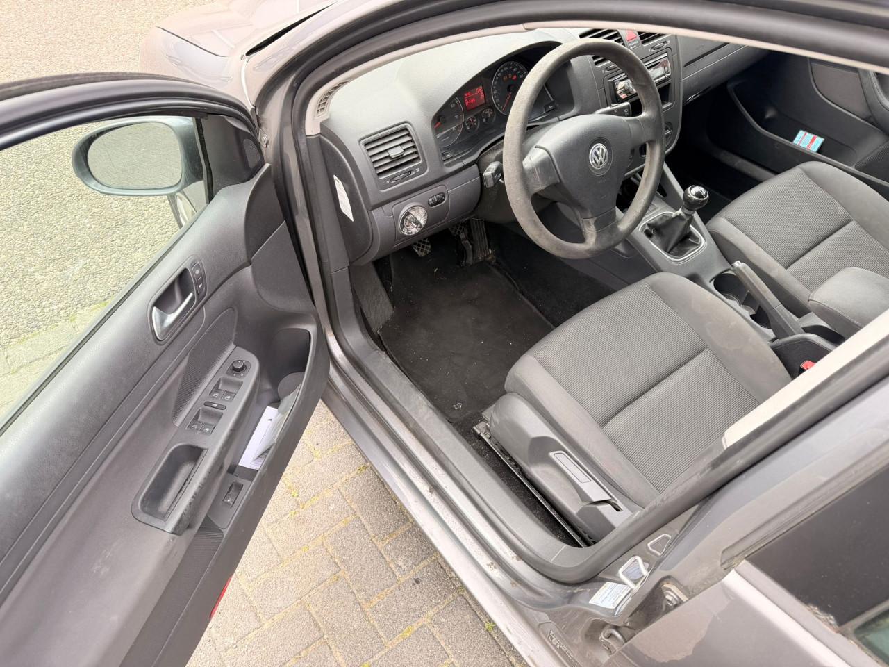 Volkswagen Golf 1.6 FSI Turijn APK tot September! €999 Rijd goed!