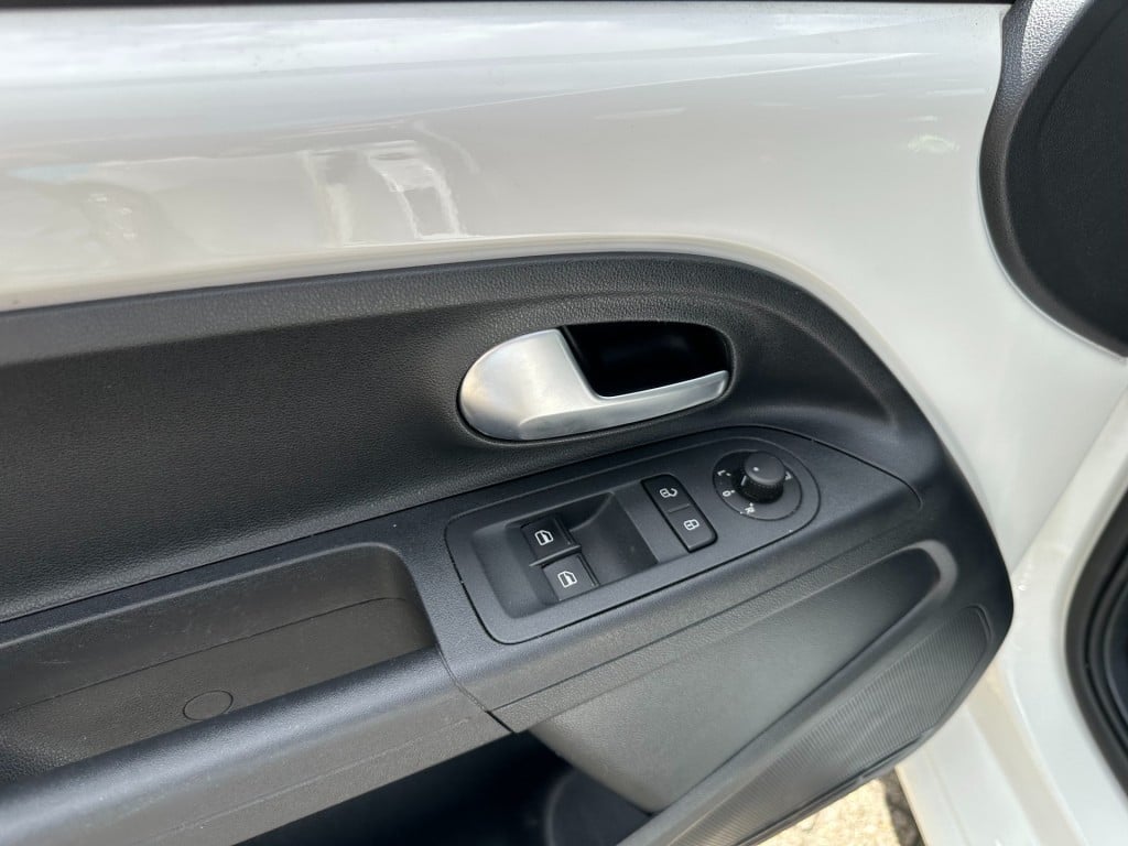 Volkswagen UP! up 1.0 bmt move cruise control airco dab+