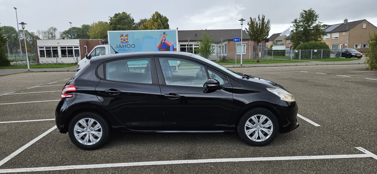 Peugeot 208 1.2 VTI 60KW/82PK 5-D 2013 Zwart