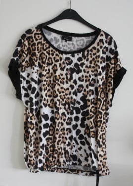 Panterprint  tshirt maat 44